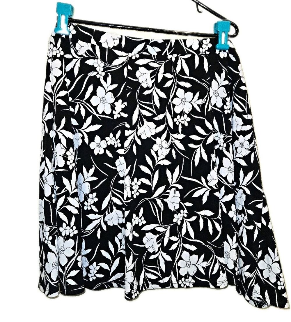 Susan Graver Pull-On A-Line Lined Knee-Length Skort Black/White Floral 3XL